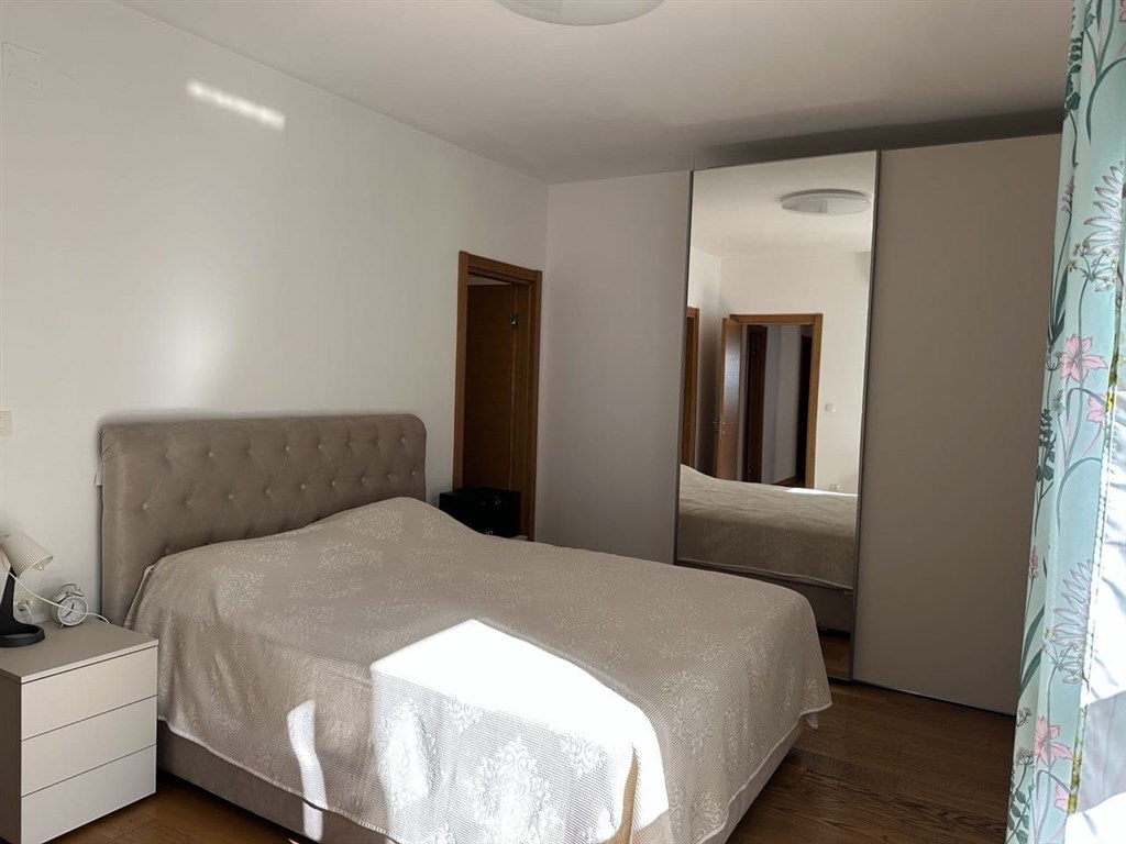 na-prodej-prostorny-apartman-s-vyhledem-na-more-v-rafailovici-cerna-hora