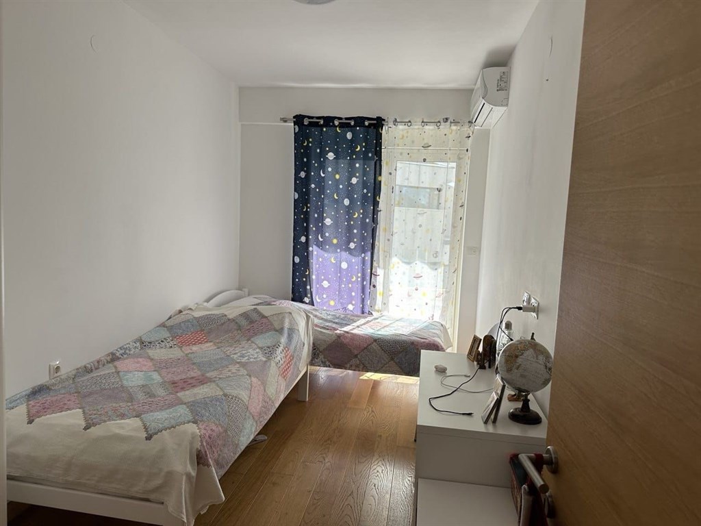 na-prodej-prostorny-apartman-s-vyhledem-na-more-v-rafailovici-cerna-hora