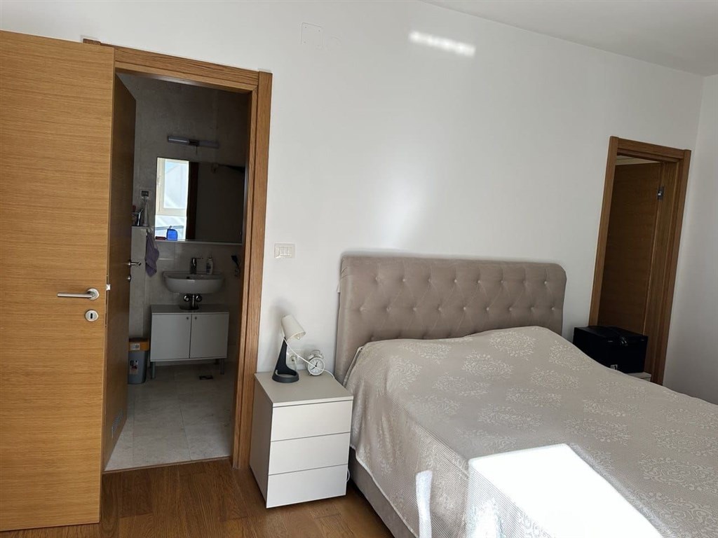 na-prodej-prostorny-apartman-s-vyhledem-na-more-v-rafailovici-cerna-hora