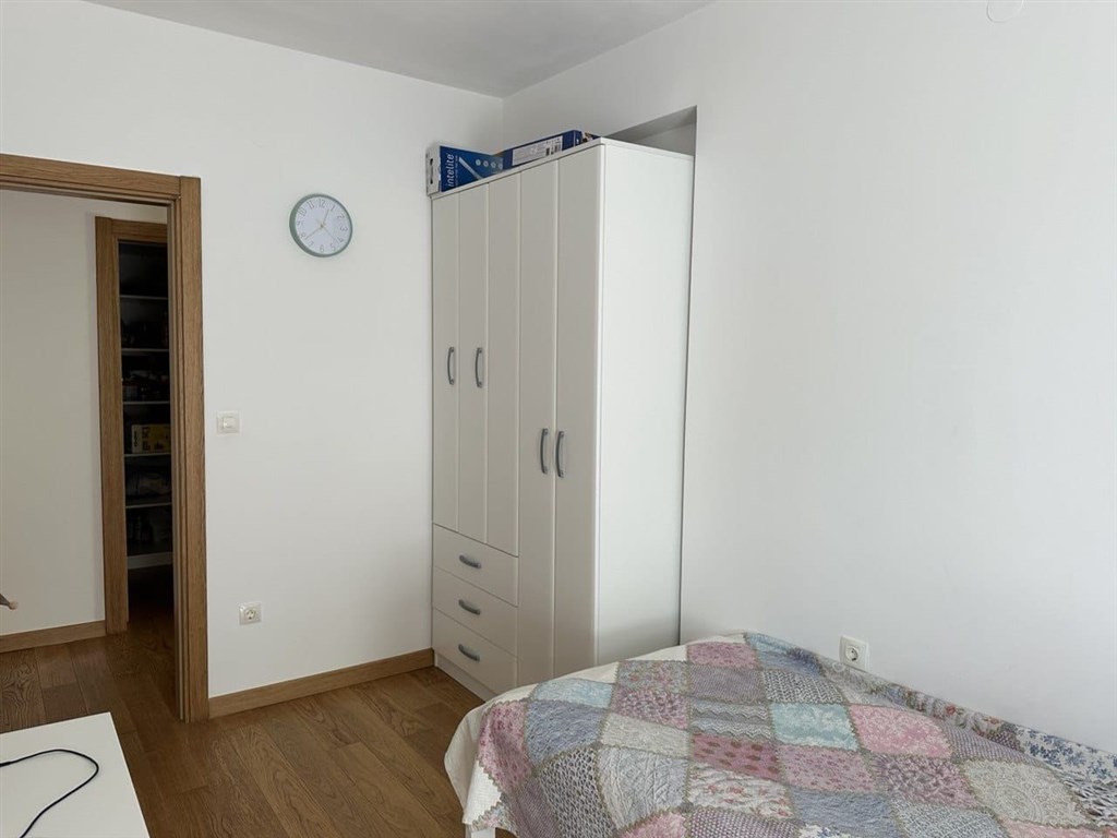 na-prodej-prostorny-apartman-s-vyhledem-na-more-v-rafailovici-cerna-hora