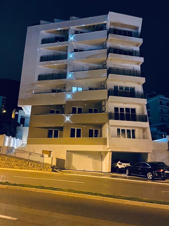 na-prodej-triloznicovy-apartman-v-becici-cerna-hora