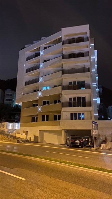na-prodej-triloznicovy-apartman-v-becici-cerna-hora