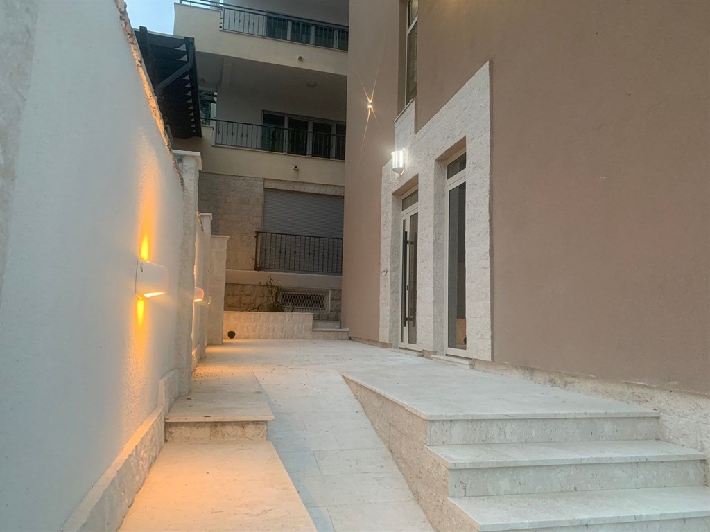 na-prodej-triloznicovy-apartman-v-becici-cerna-hora