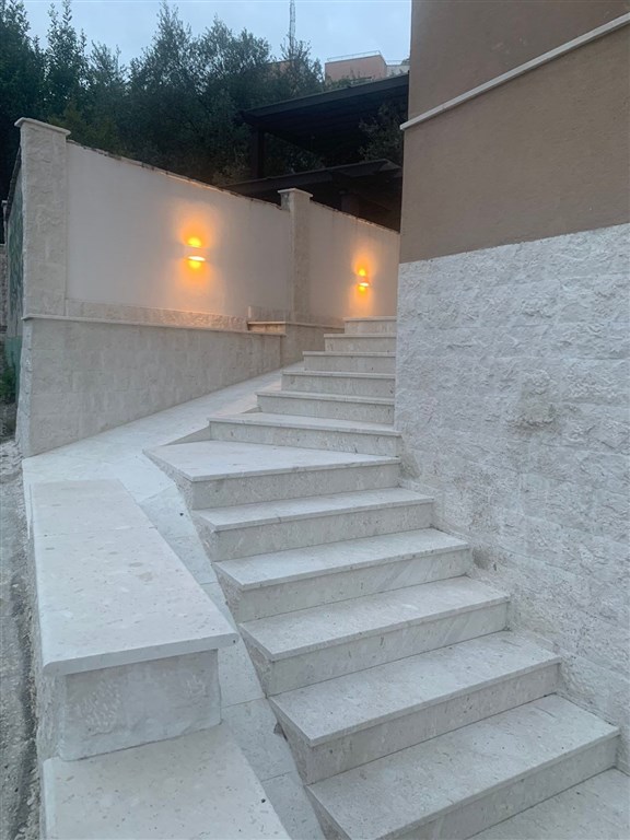 na-prodej-triloznicovy-apartman-v-becici-cerna-hora