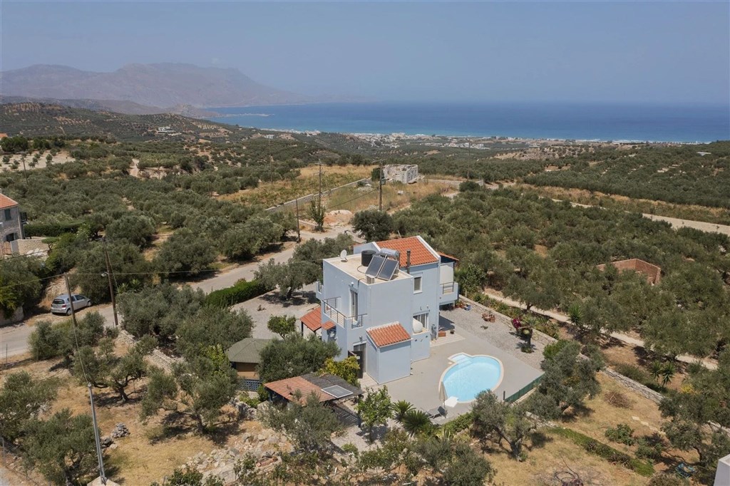 prodej-klidny-dum-na-svahu-s-uchvatnym-vyhledem-na-zaliv-v-oblasti-chania-kreta-recko