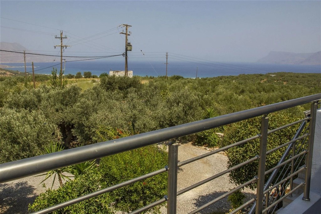 prodej-klidny-dum-na-svahu-s-uchvatnym-vyhledem-na-zaliv-v-oblasti-chania-kreta-recko