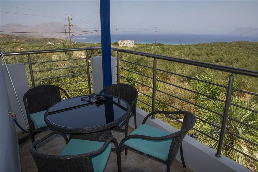 prodej-klidny-dum-na-svahu-s-uchvatnym-vyhledem-na-zaliv-v-oblasti-chania-kreta-recko