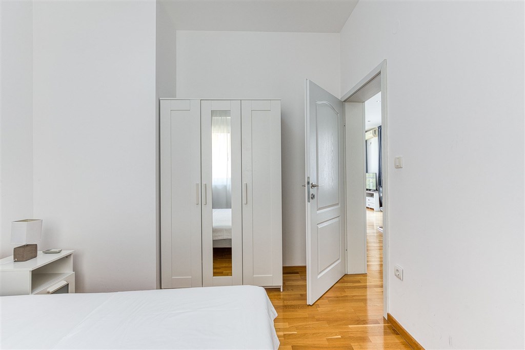 na-prodej-dvouloznicovy-morderni-apartman-v-becici-cerna-hora
