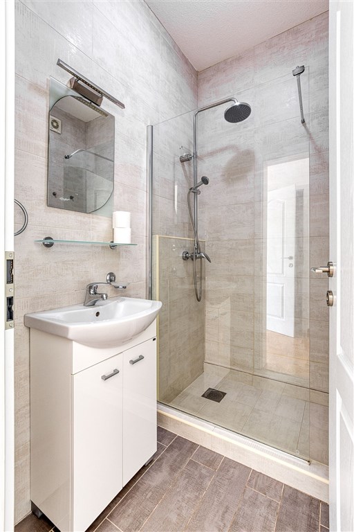 na-prodej-dvouloznicovy-morderni-apartman-v-becici-cerna-hora