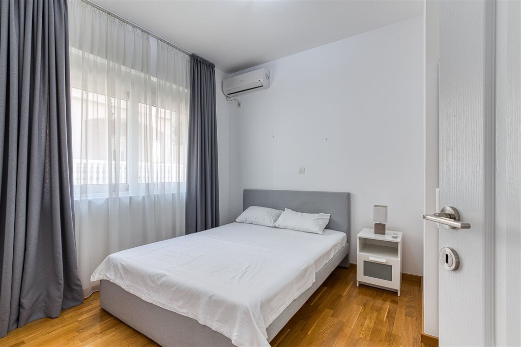 na-prodej-dvouloznicovy-morderni-apartman-v-becici-cerna-hora