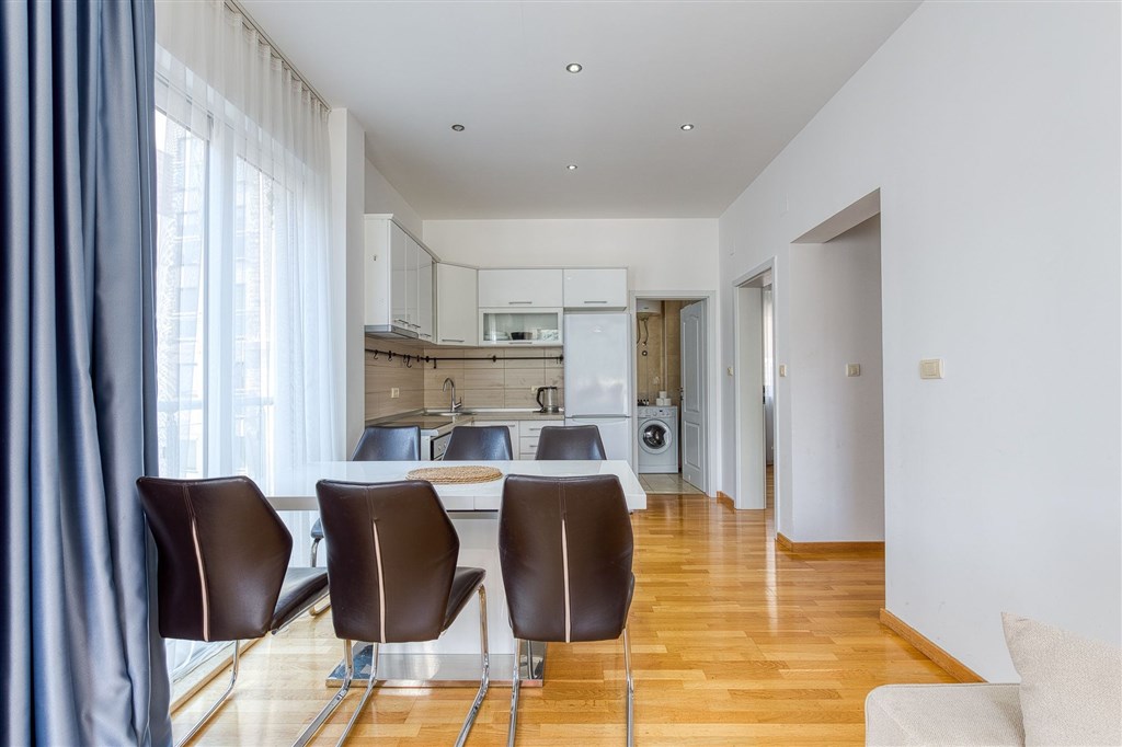 na-prodej-dvouloznicovy-morderni-apartman-v-becici-cerna-hora