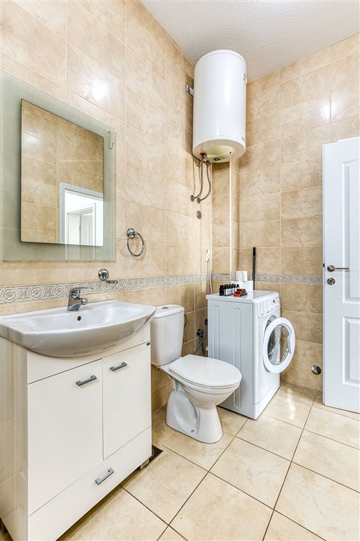 na-prodej-dvouloznicovy-morderni-apartman-v-becici-cerna-hora