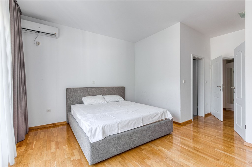 na-prodej-dvouloznicovy-morderni-apartman-v-becici-cerna-hora