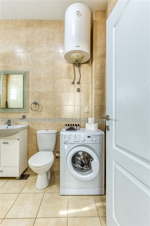na-prodej-dvouloznicovy-morderni-apartman-v-becici-cerna-hora