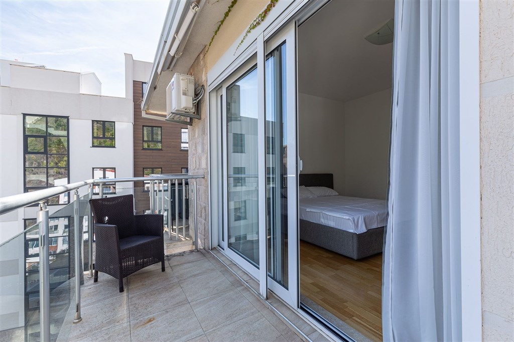 na-prodej-dvouloznicovy-morderni-apartman-v-becici-cerna-hora