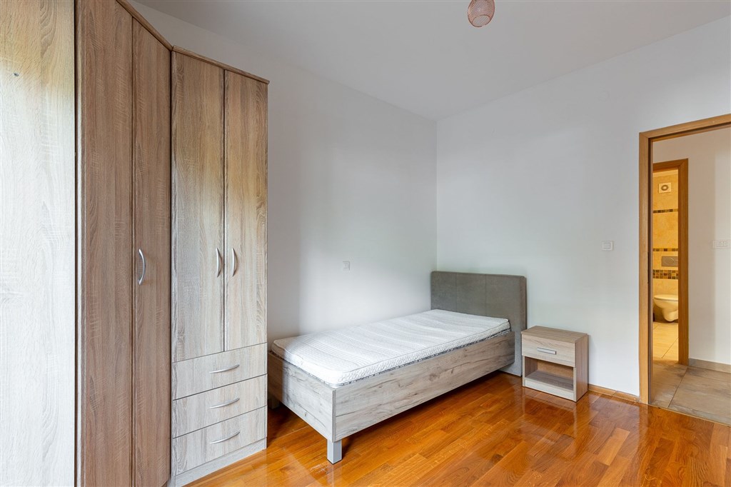 k-prodeji-moderni-zarizeny-byt-3-kk-s-balkonem-v-klidne-lokalite-budvy-cerna-hora