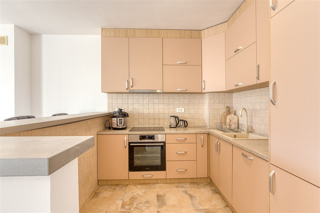 k-prodeji-moderni-zarizeny-byt-3-kk-s-balkonem-v-klidne-lokalite-budvy-cerna-hora