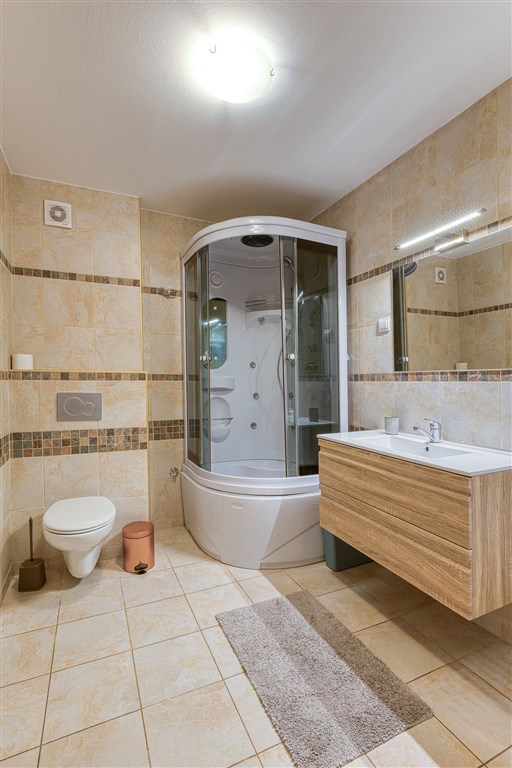 k-prodeji-moderni-zarizeny-byt-3-kk-s-balkonem-v-klidne-lokalite-budvy-cerna-hora