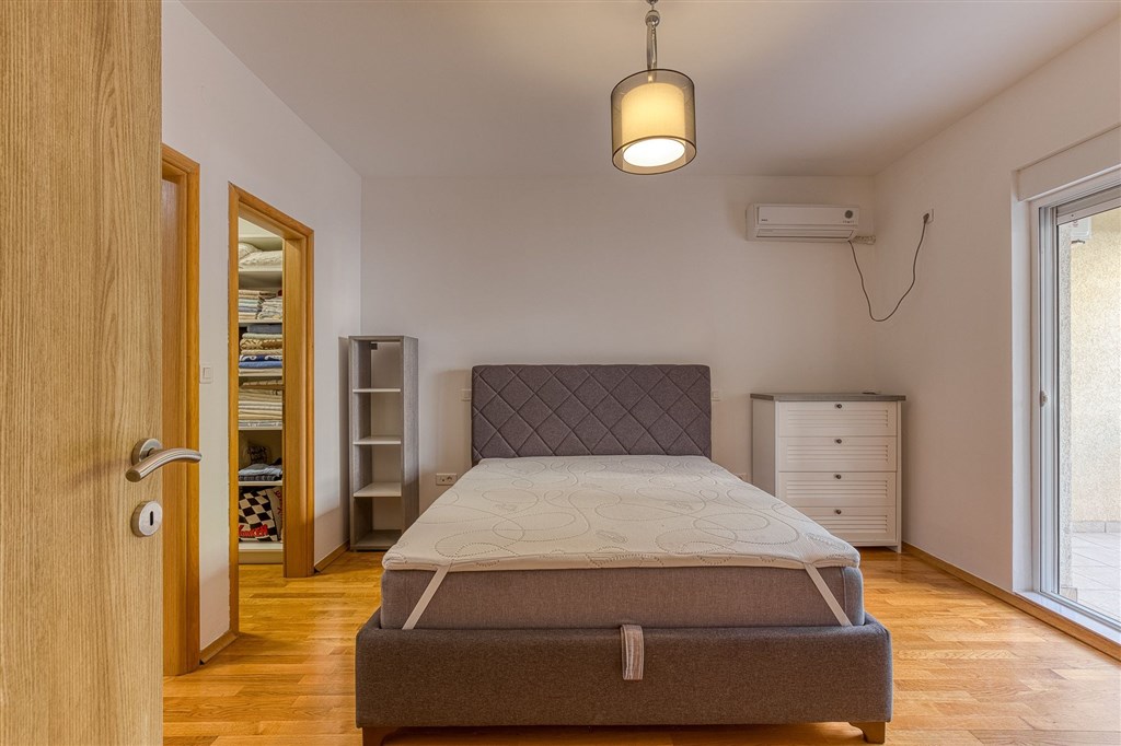 k-prodeji-moderni-zarizeny-byt-3-kk-s-balkonem-v-klidne-lokalite-budvy-cerna-hora