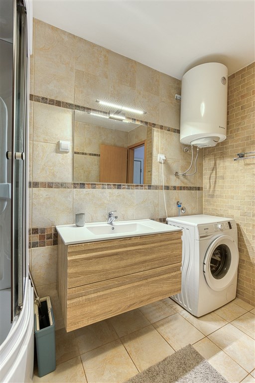 k-prodeji-moderni-zarizeny-byt-3-kk-s-balkonem-v-klidne-lokalite-budvy-cerna-hora