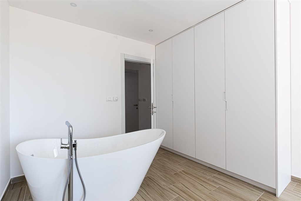 na-prodej-luxusni-apartman-v-becici-cerna-hora