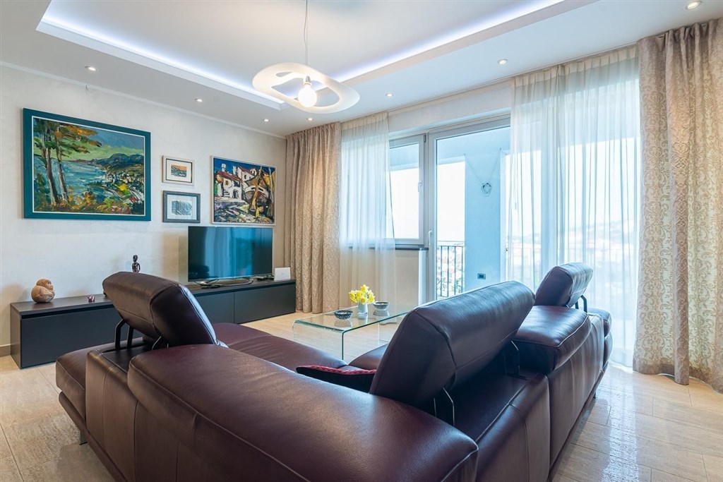 na-prodej-prostorny-apartman-s-castecnym-vyhledem-na-more-vrbnik-ostrov-krk-chorvatsko