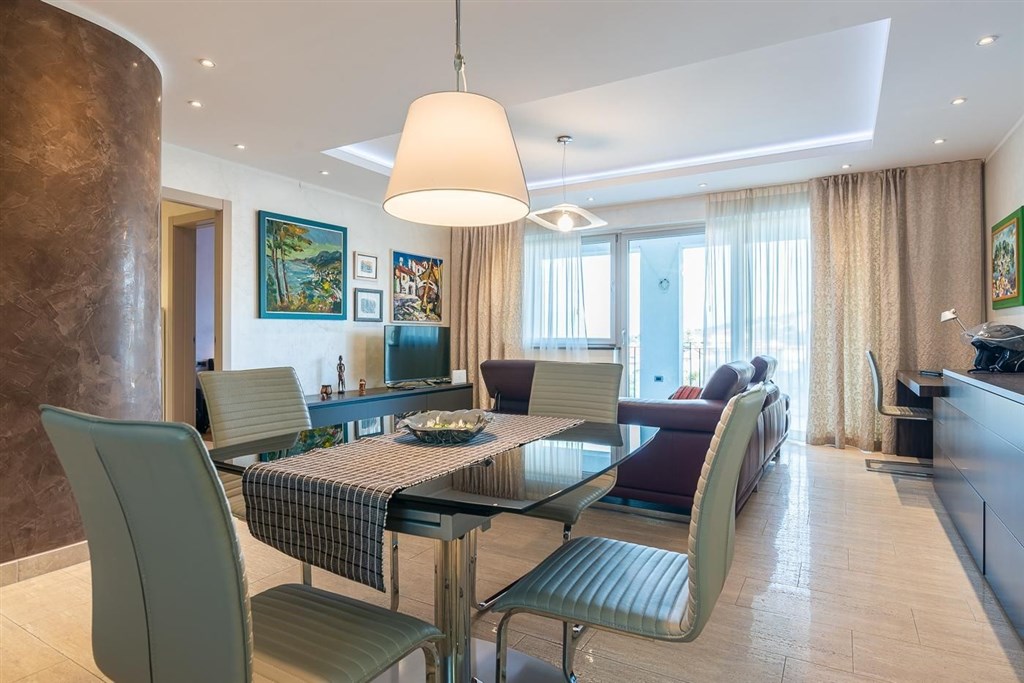 na-prodej-prostorny-apartman-s-castecnym-vyhledem-na-more-vrbnik-ostrov-krk-chorvatsko