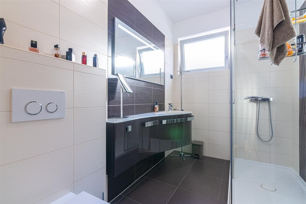 na-prodej-prostorny-apartman-s-castecnym-vyhledem-na-more-vrbnik-ostrov-krk-chorvatsko