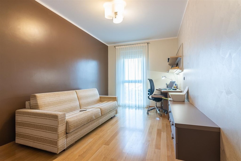 na-prodej-prostorny-apartman-s-castecnym-vyhledem-na-more-vrbnik-ostrov-krk-chorvatsko