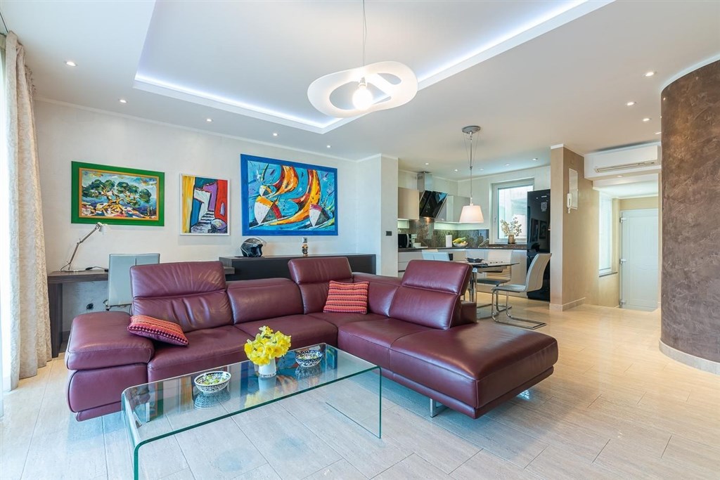 na-prodej-prostorny-apartman-s-castecnym-vyhledem-na-more-vrbnik-ostrov-krk-chorvatsko