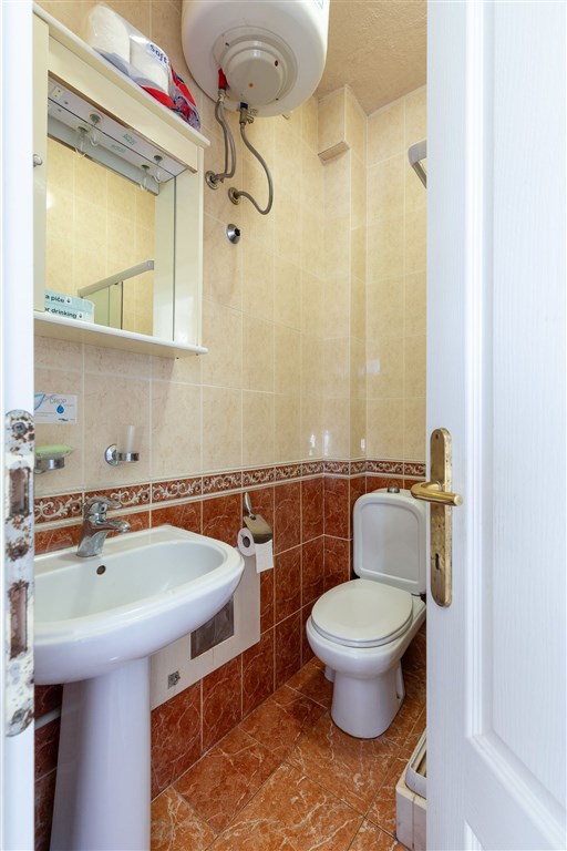 na-prodej-utulny-apartman-u-more-s-terasou-a-uzasnym-vyhledem-na-more-v-bigovo-cerna-hora