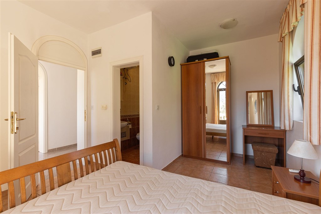 na-prodej-utulny-apartman-u-more-s-terasou-a-uzasnym-vyhledem-na-more-v-bigovo-cerna-hora