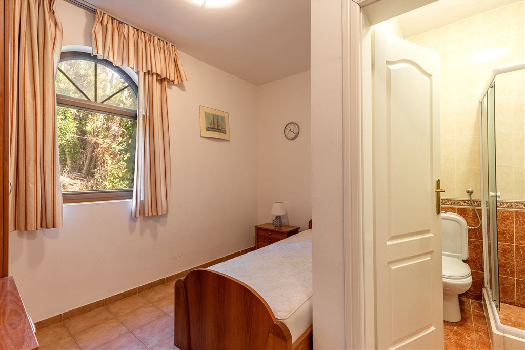 na-prodej-utulny-apartman-u-more-s-terasou-a-uzasnym-vyhledem-na-more-v-bigovo-cerna-hora