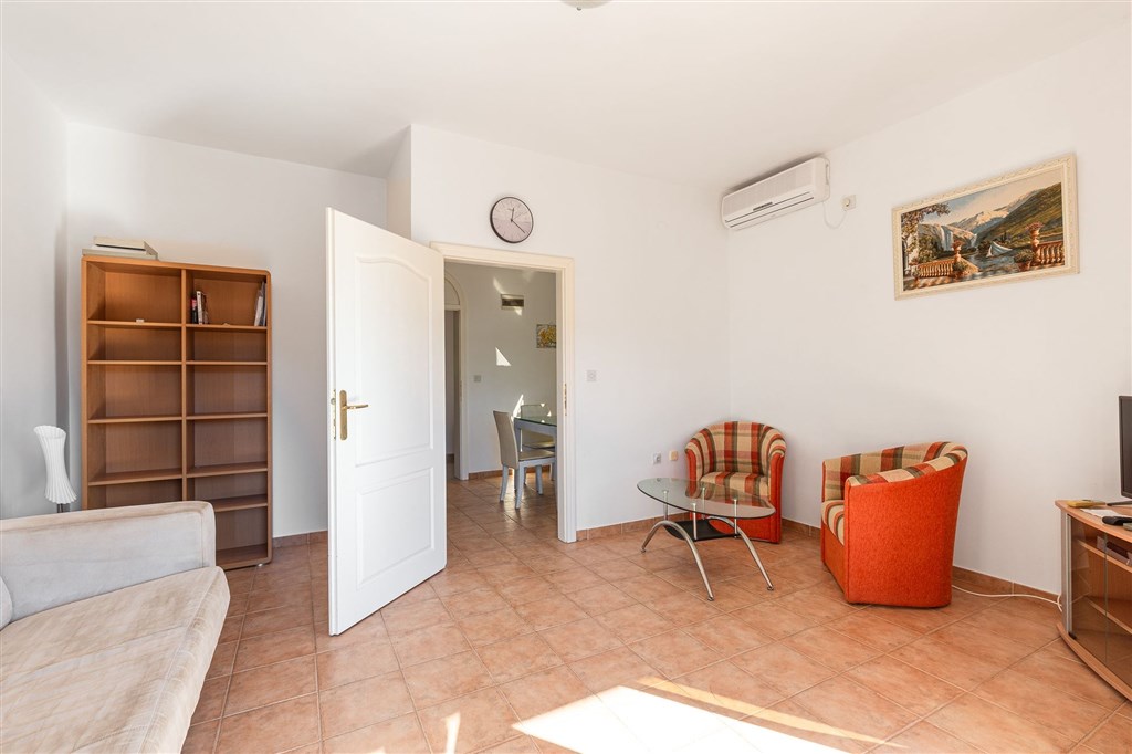 na-prodej-utulny-apartman-u-more-s-terasou-a-uzasnym-vyhledem-na-more-v-bigovo-cerna-hora