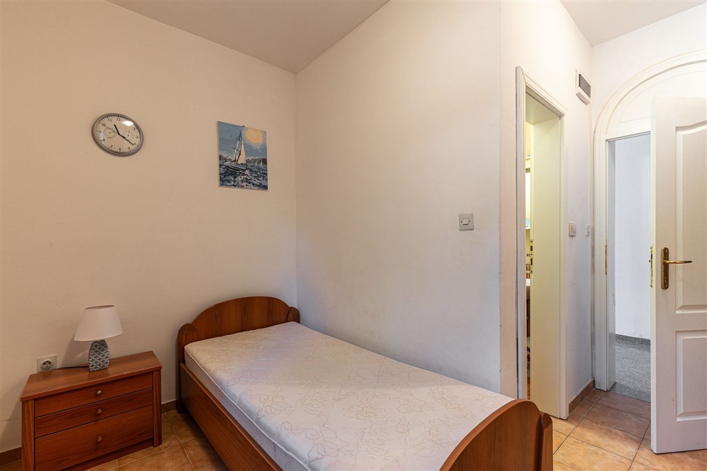 na-prodej-utulny-apartman-u-more-s-terasou-a-uzasnym-vyhledem-na-more-v-bigovo-cerna-hora