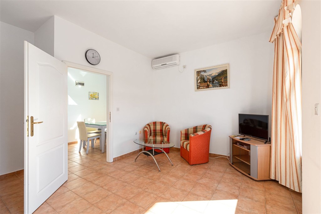 na-prodej-utulny-apartman-u-more-s-terasou-a-uzasnym-vyhledem-na-more-v-bigovo-cerna-hora