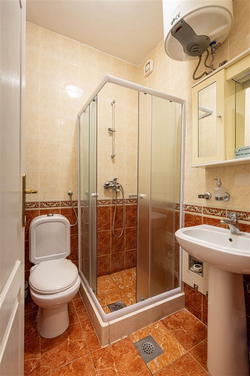 na-prodej-utulny-apartman-u-more-s-terasou-a-uzasnym-vyhledem-na-more-v-bigovo-cerna-hora