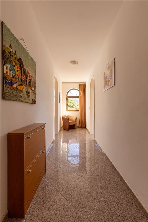 na-prodej-utulny-apartman-u-more-s-terasou-a-uzasnym-vyhledem-na-more-v-bigovo-cerna-hora