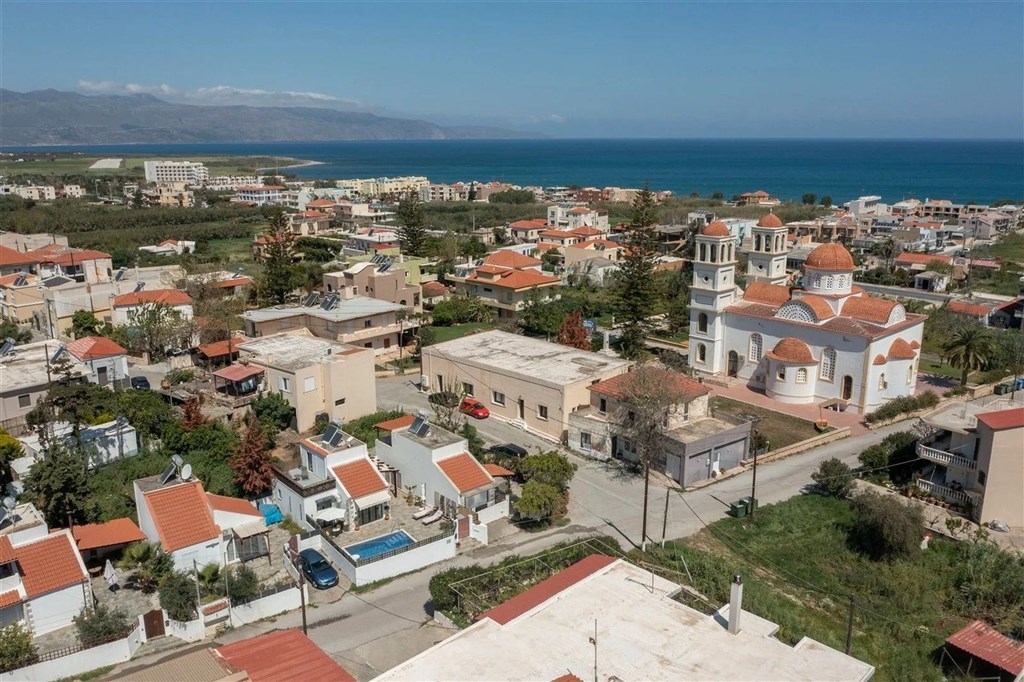 na-prodej-okouzlujici-zarizeny-domek-s-bazenem-a-vyhledem-na-hory-v-maleme-kreta-recko