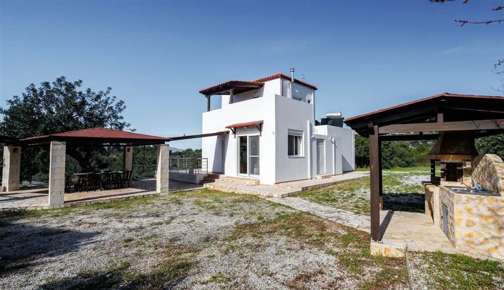 na-prodej-klidna-prostorna-vilka-s-vyhledem-na-hory-nedaleko-more-v-aspro-kreta-recko