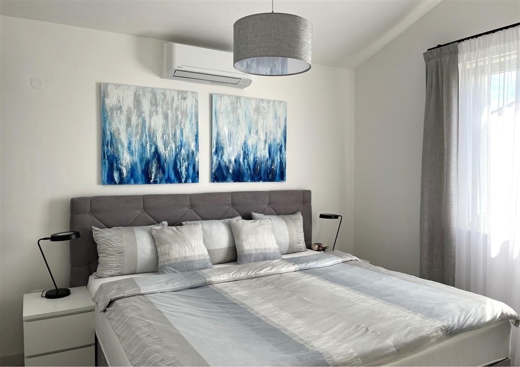 na-prodej-nove-zrekonstruovany-apartman-s-prostornym-balkonem-s-vyhledem-na-more-malinska-ostrov-krk-chorvatsko