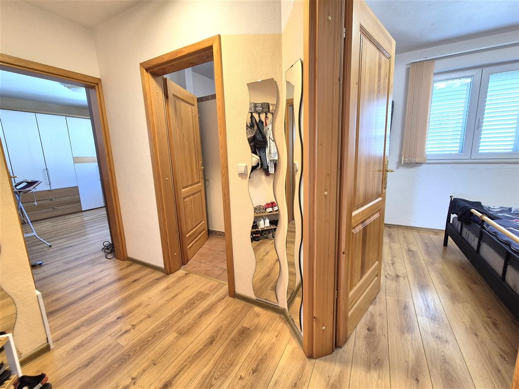 na-prodej-prostorny-apartman-s-krasnym-vyhledem-na-more-njivice-ostrov-krk-chorvatsko