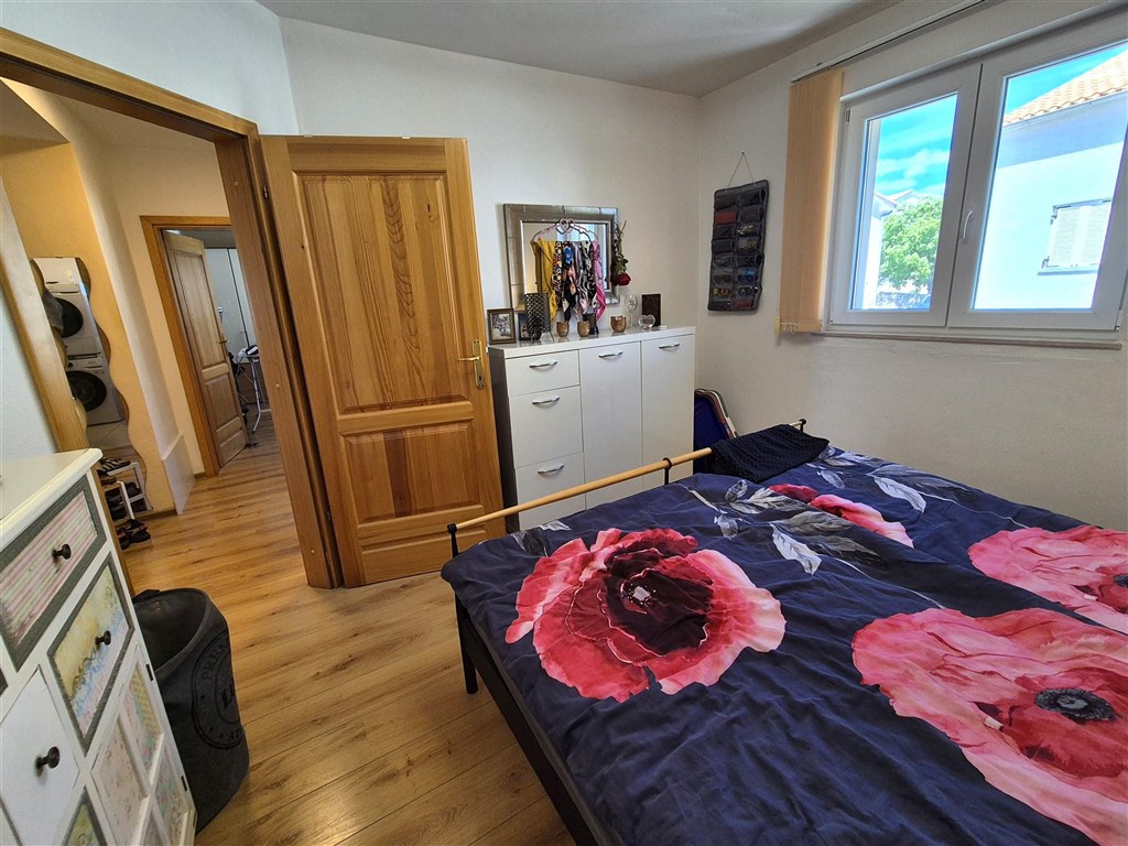 na-prodej-prostorny-apartman-s-krasnym-vyhledem-na-more-njivice-ostrov-krk-chorvatsko