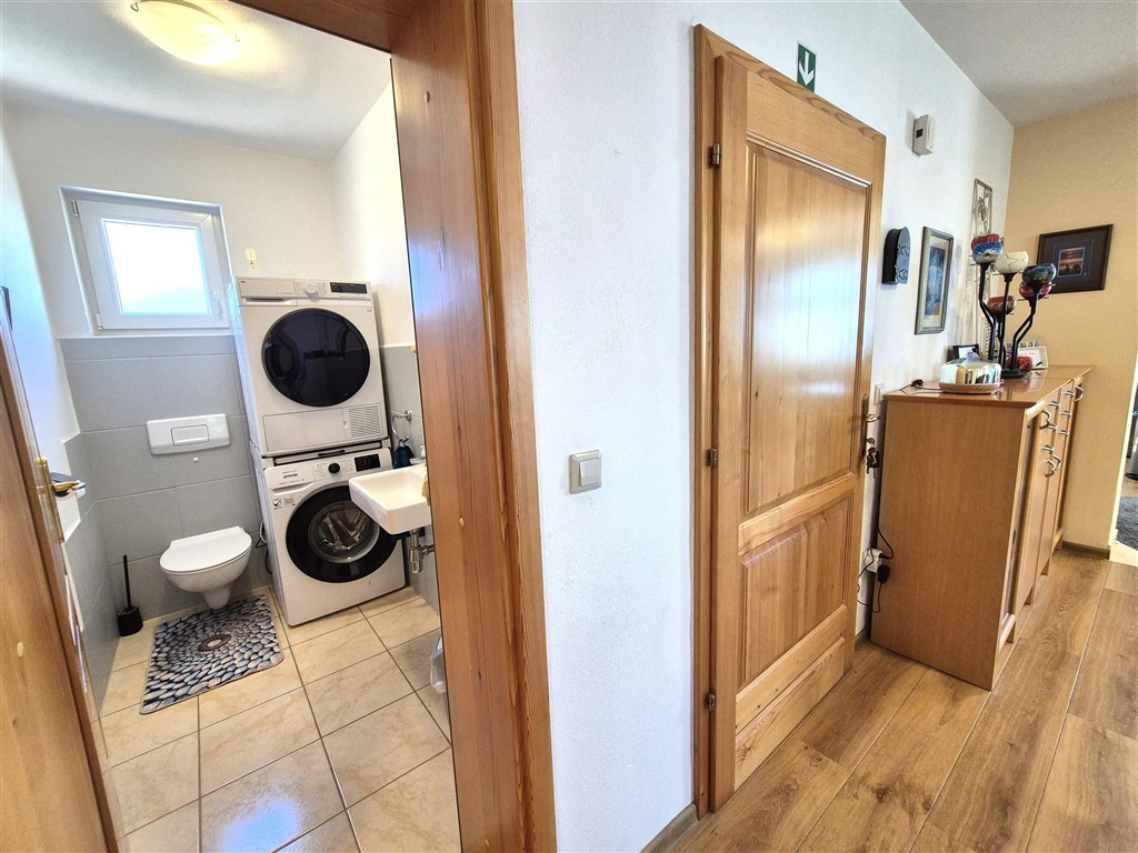na-prodej-prostorny-apartman-s-krasnym-vyhledem-na-more-njivice-ostrov-krk-chorvatsko