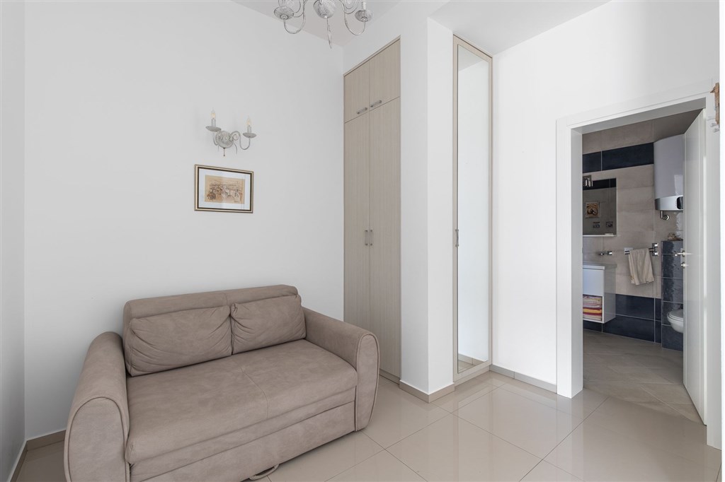 na-prodej-moderni-apartman-s-panoramatickym-vyhledem-na-more-v-becici-cerna-hora