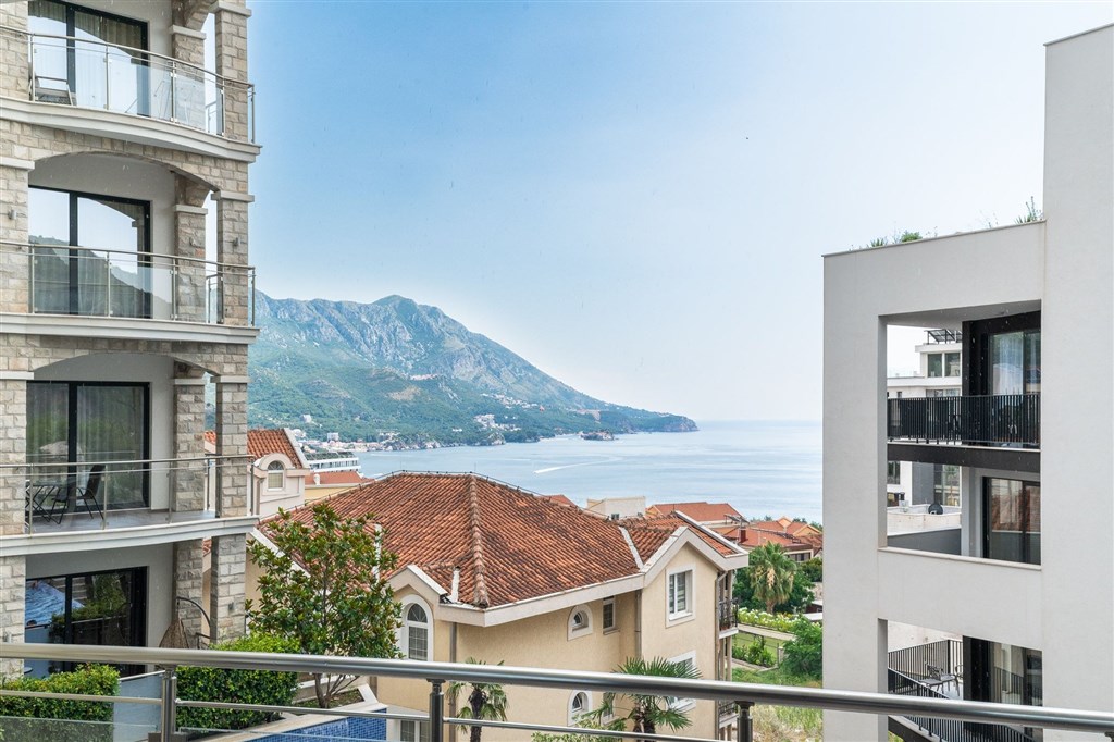 na-prodej-moderni-apartman-s-panoramatickym-vyhledem-na-more-v-becici-cerna-hora