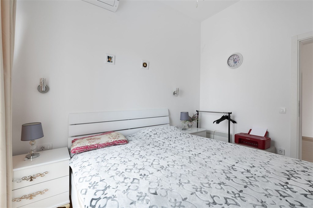 na-prodej-moderni-apartman-s-panoramatickym-vyhledem-na-more-v-becici-cerna-hora