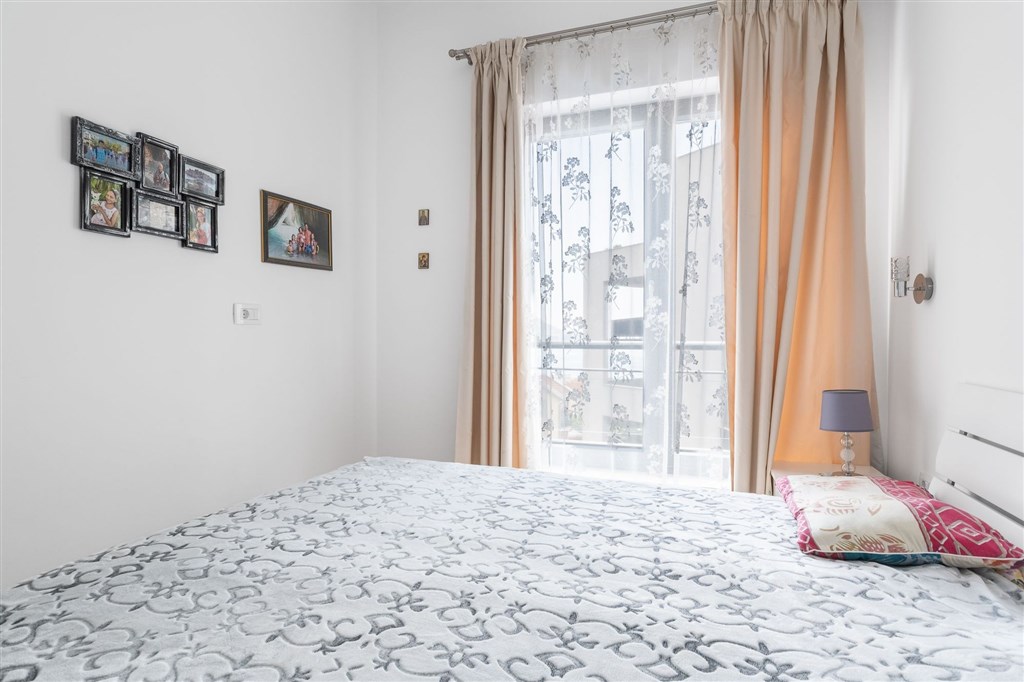 na-prodej-moderni-apartman-s-panoramatickym-vyhledem-na-more-v-becici-cerna-hora