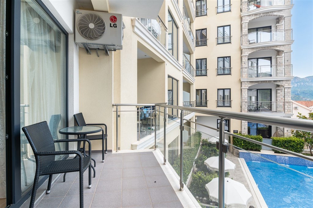 na-prodej-moderni-apartman-s-panoramatickym-vyhledem-na-more-v-becici-cerna-hora