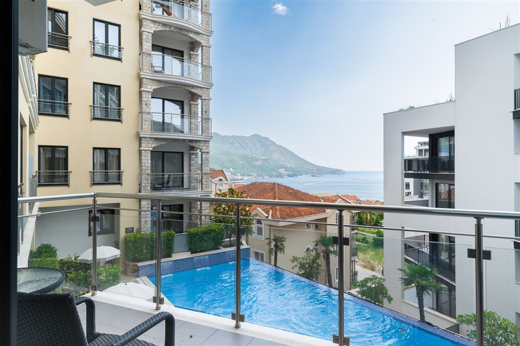 na-prodej-moderni-apartman-s-panoramatickym-vyhledem-na-more-v-becici-cerna-hora